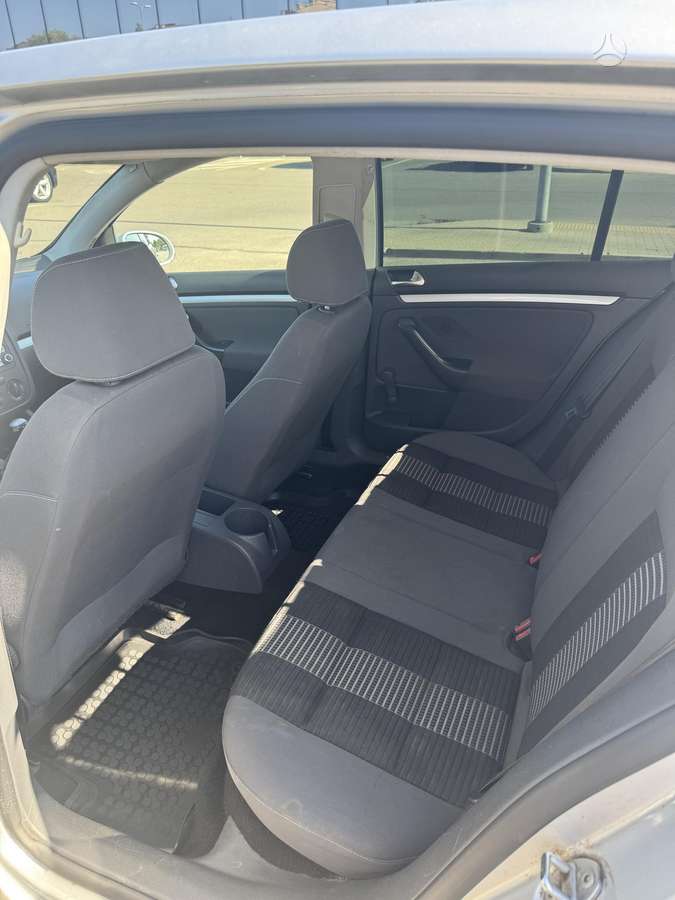 Volkswagen Golf - 9
