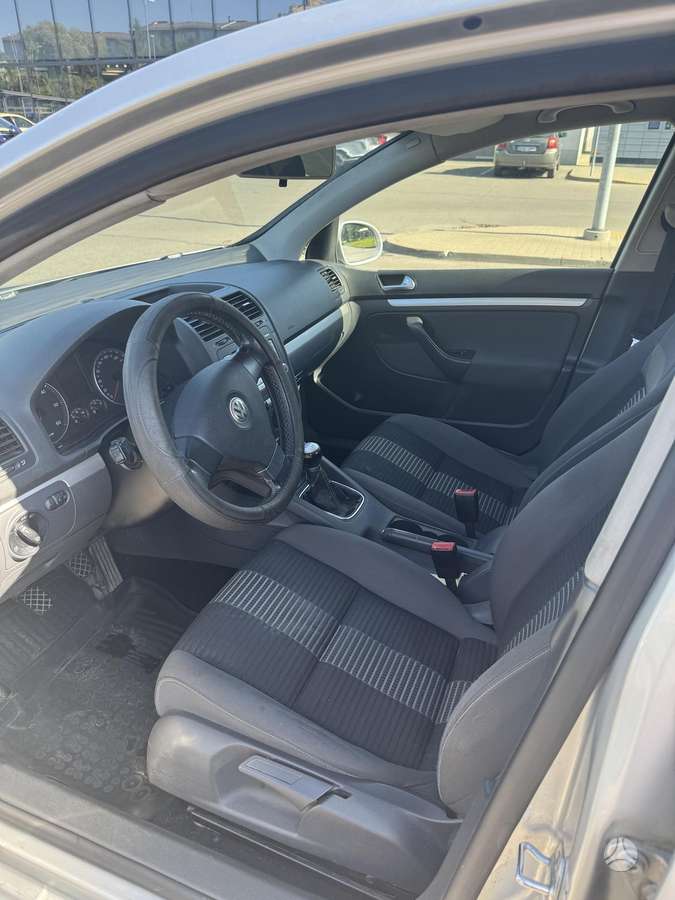 Volkswagen Golf - 10