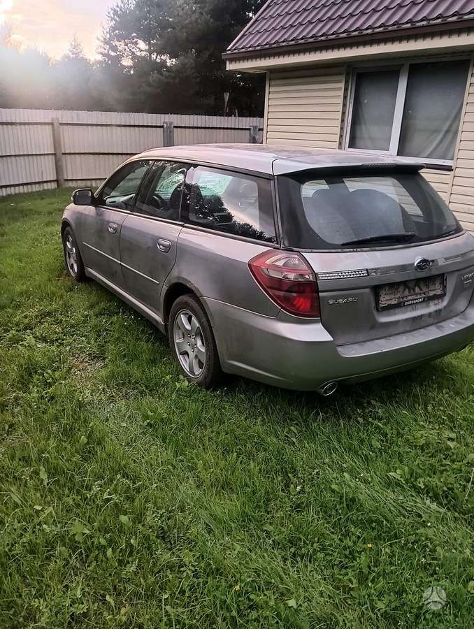 Subaru Legacy dalimis