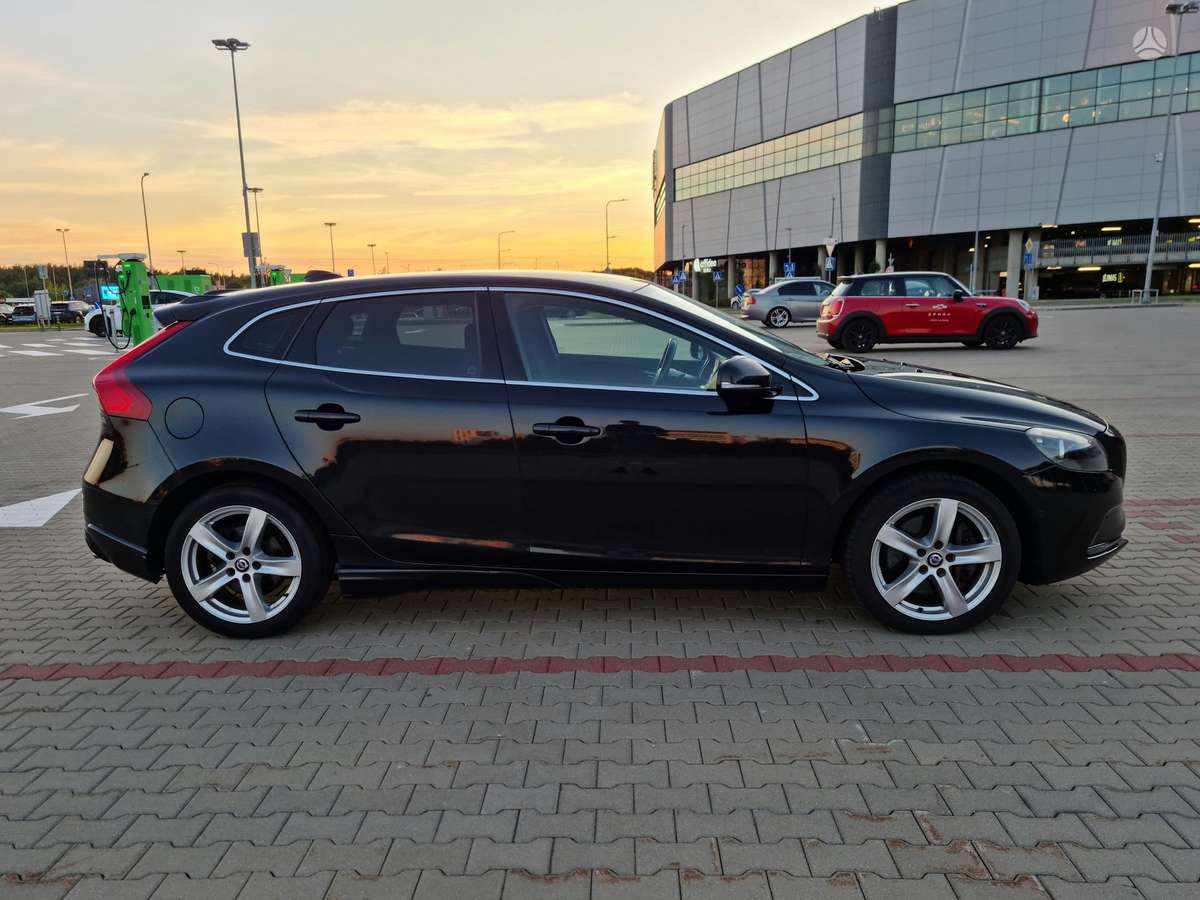 Volvo V40, 2.0 l., Хэтчбек
