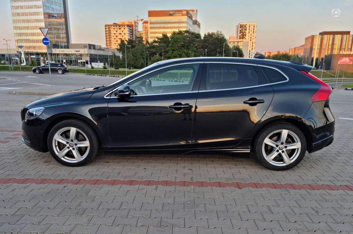 Volvo V40, 2.0 l., Хэтчбек