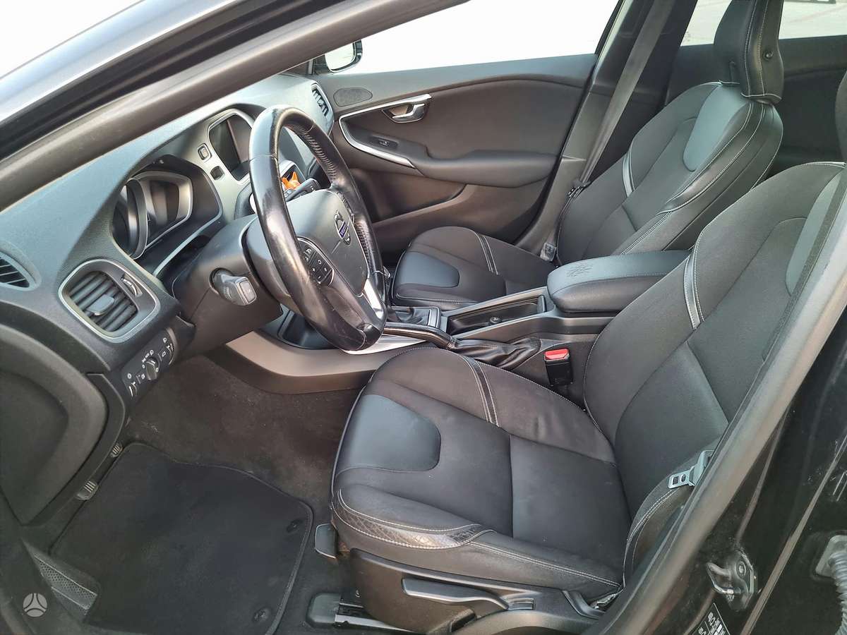 Volvo V40, 2.0 l., hatchback
