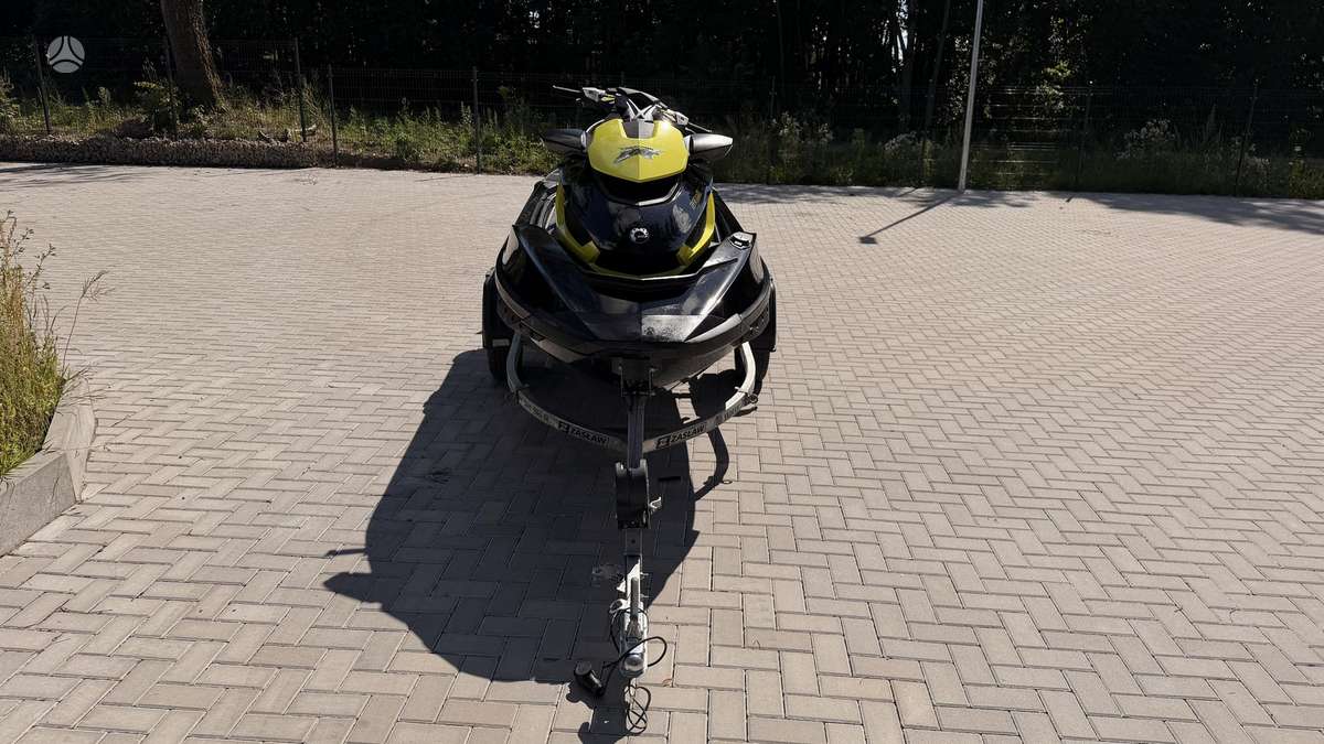 Sea-Doo RXT 260, jet skis