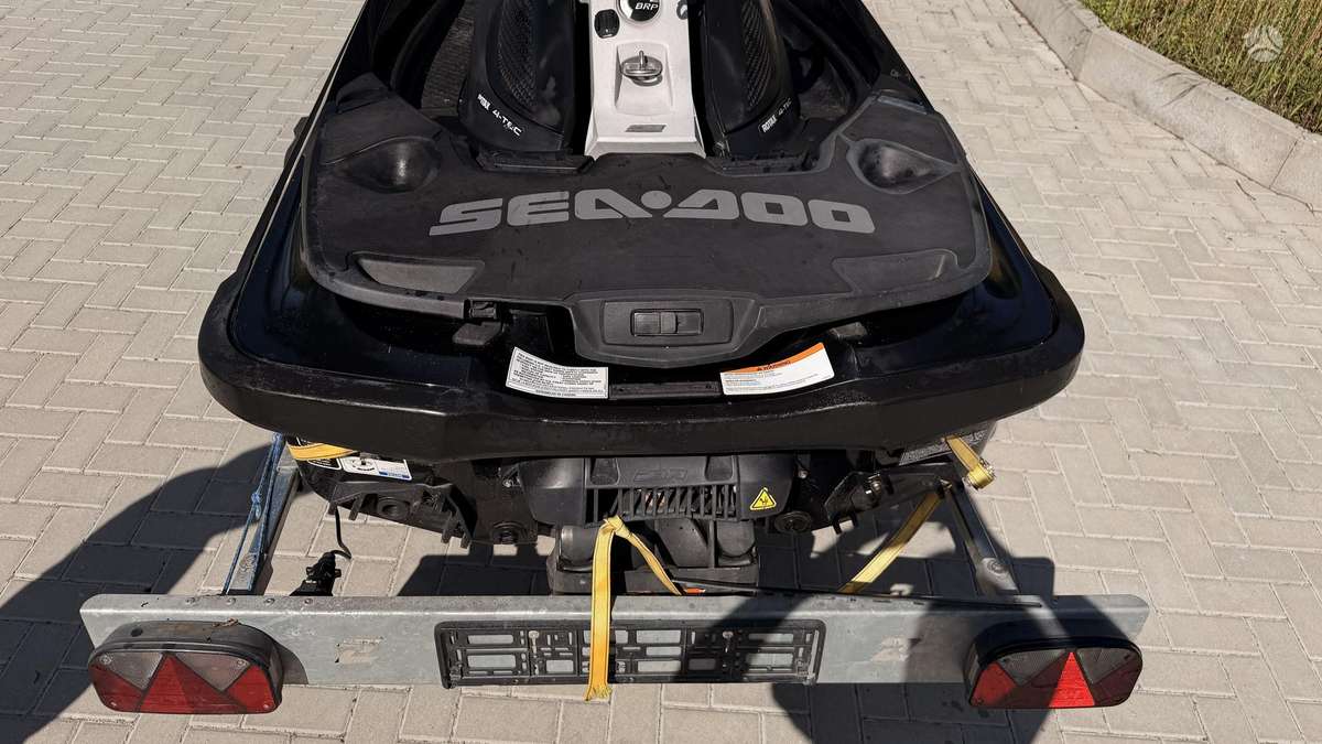 Sea-Doo RXT 260, jet skis