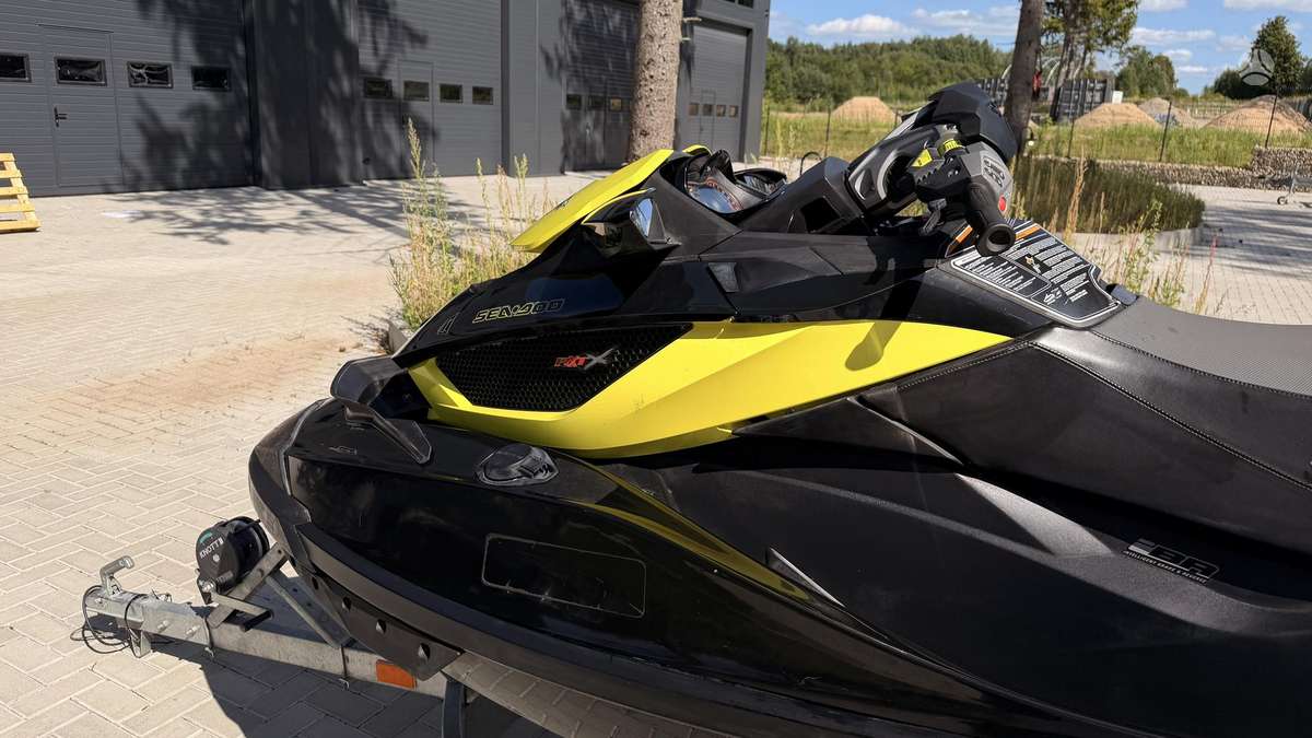 Sea-Doo RXT 260, jet skis