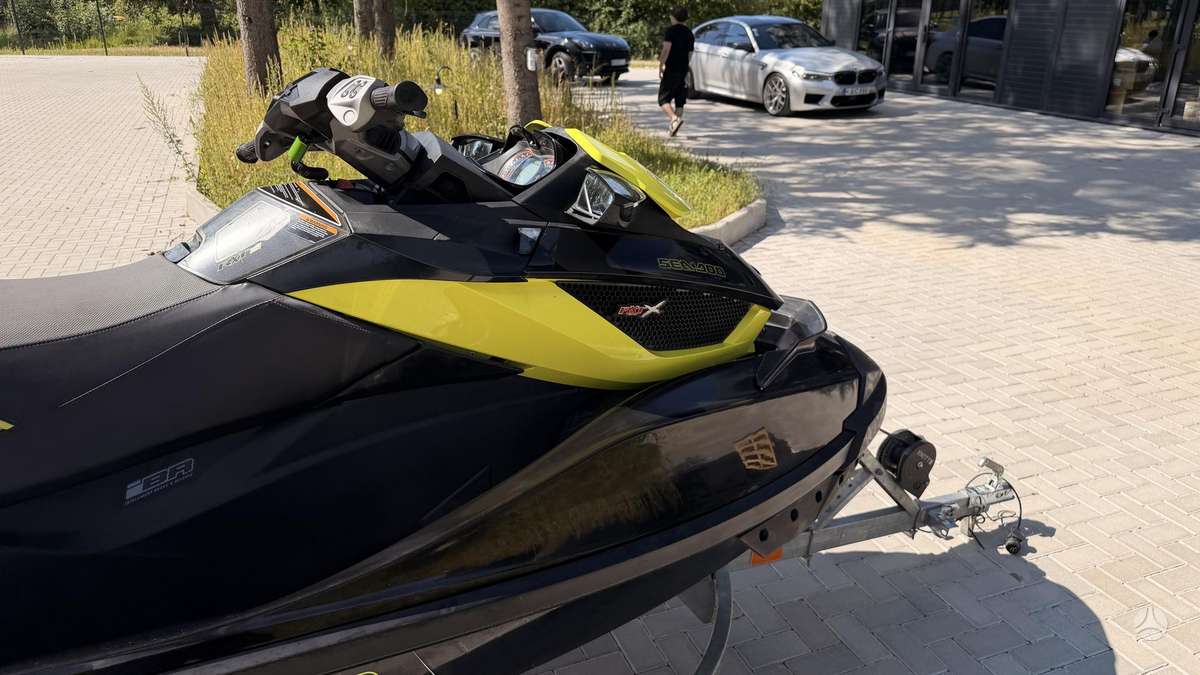 Sea-Doo RXT 260, jet skis