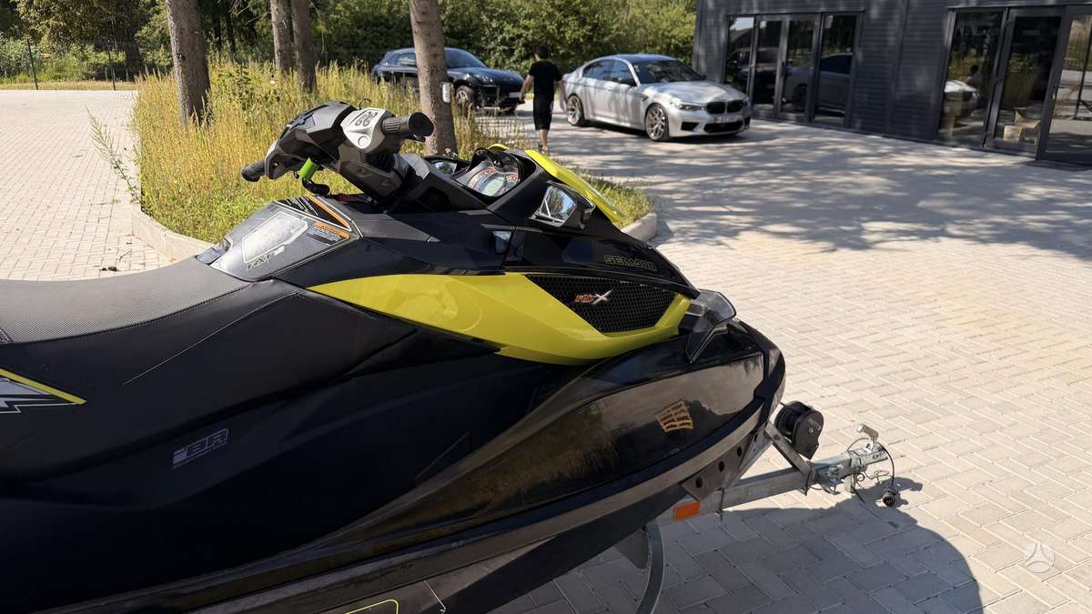 Sea-Doo RXT 260, jet skis