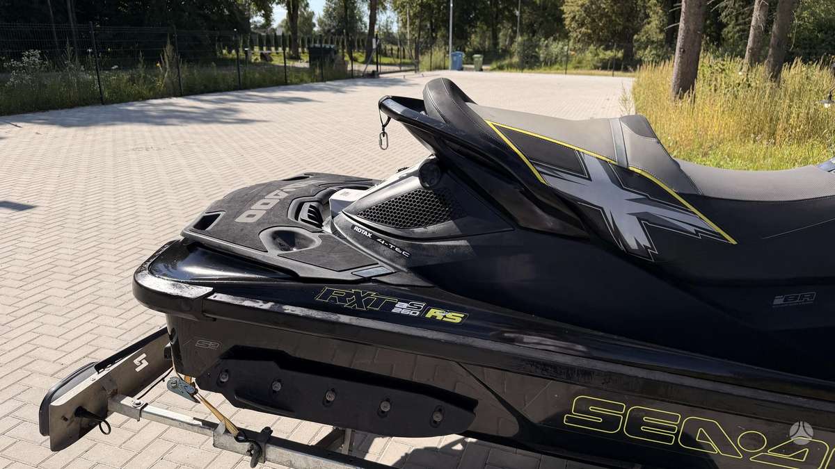 Sea-Doo RXT 260, jet skis