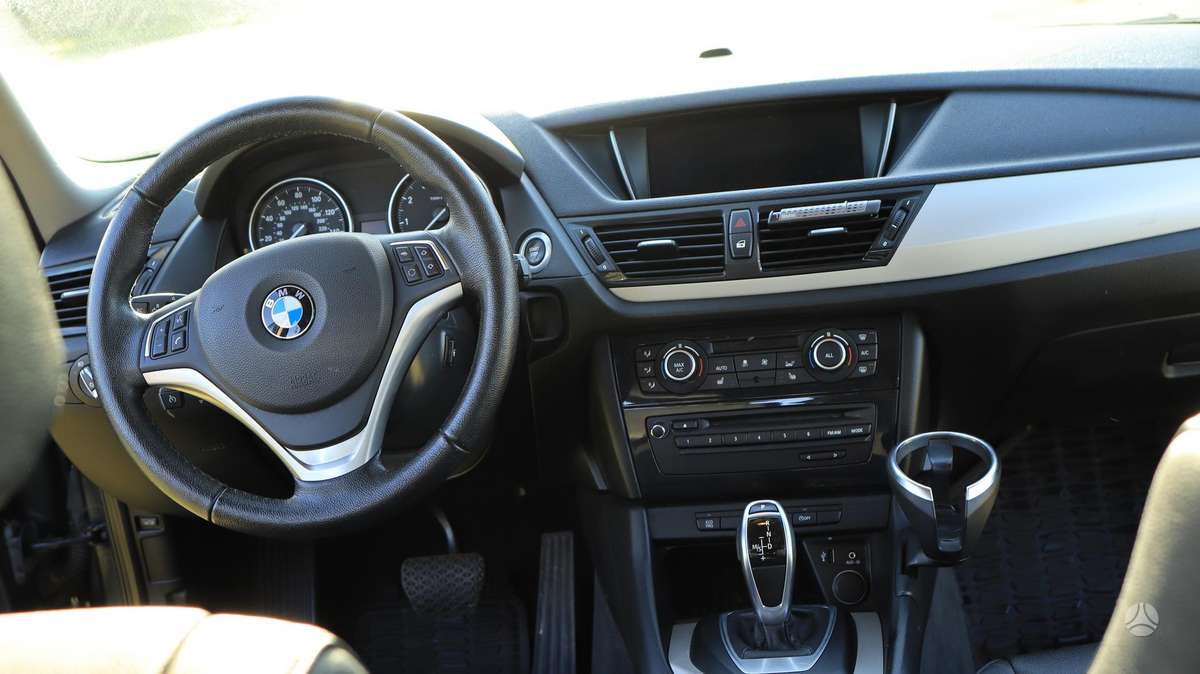 BMW X1, 2.0 l., hatchback