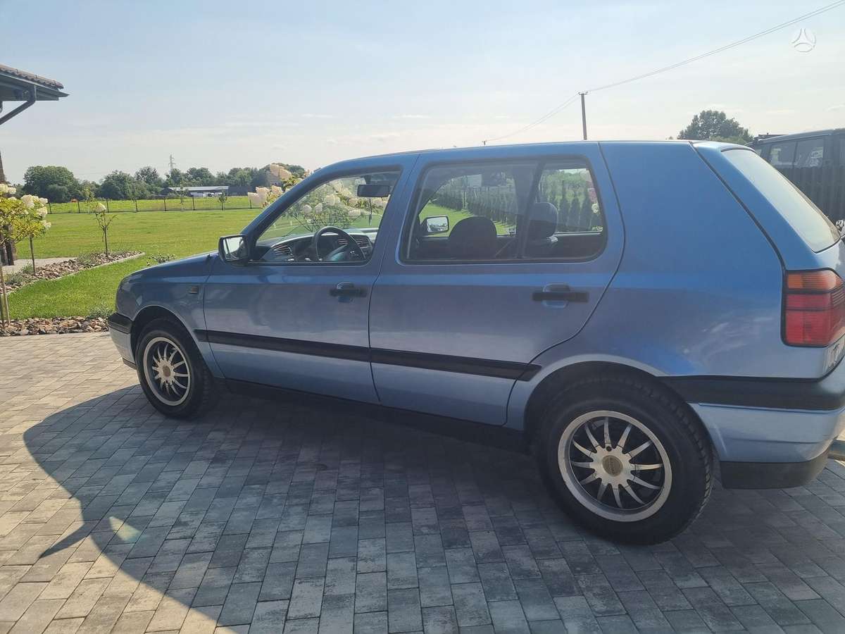 Volkswagen Golf - 2