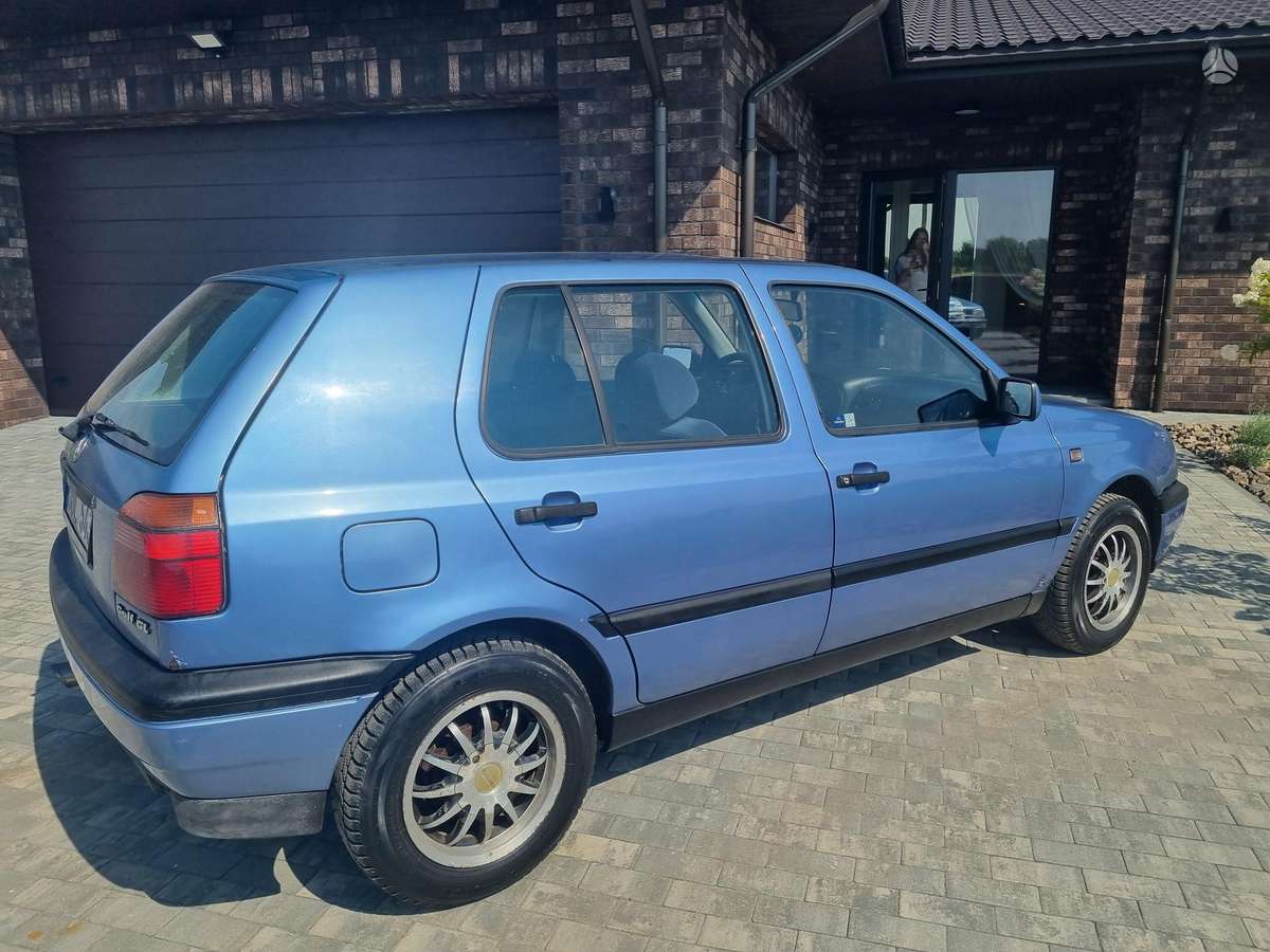 Volkswagen Golf - 5