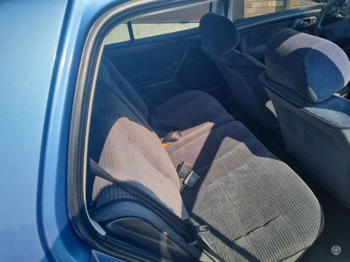 Volkswagen Golf - 8