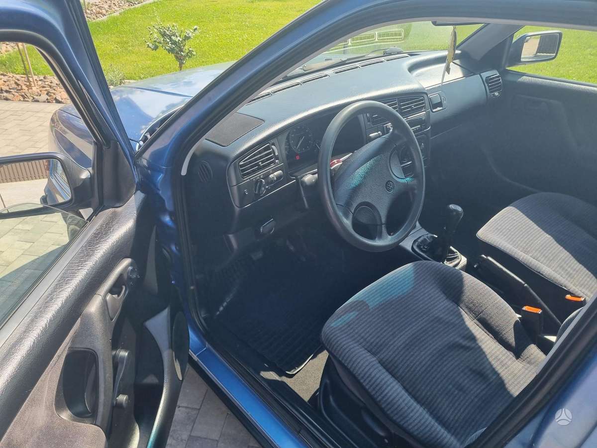 Volkswagen Golf - 10