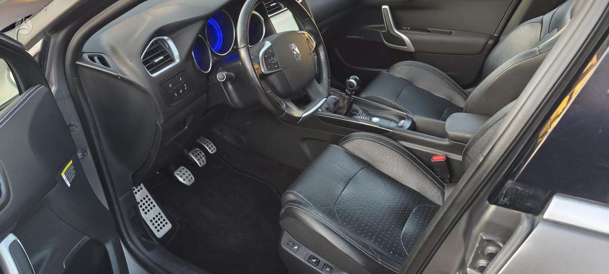 Citroen DS4, 1.2 l., hatchback