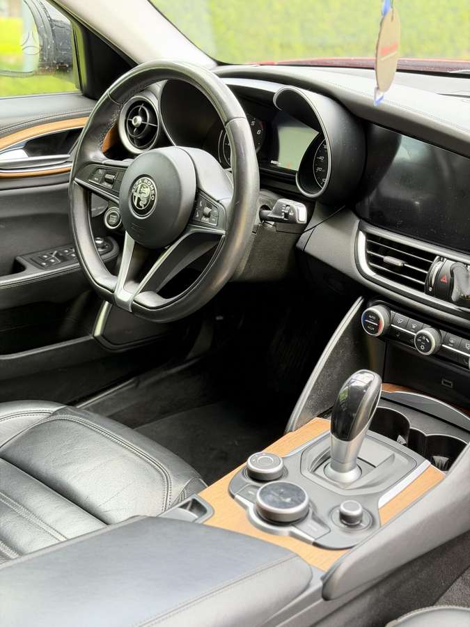 Alfa Romeo Giulia, 2.0 l., Седан