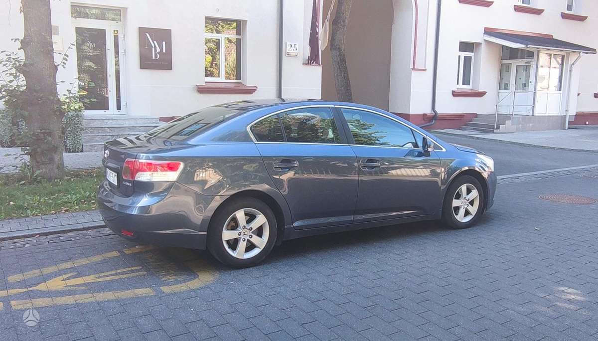 Toyota Avensis - 1