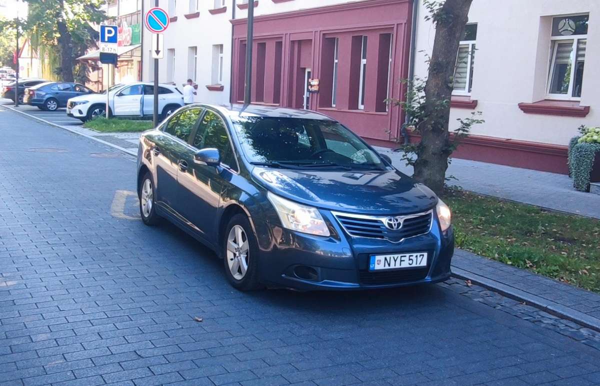 Toyota Avensis - 8