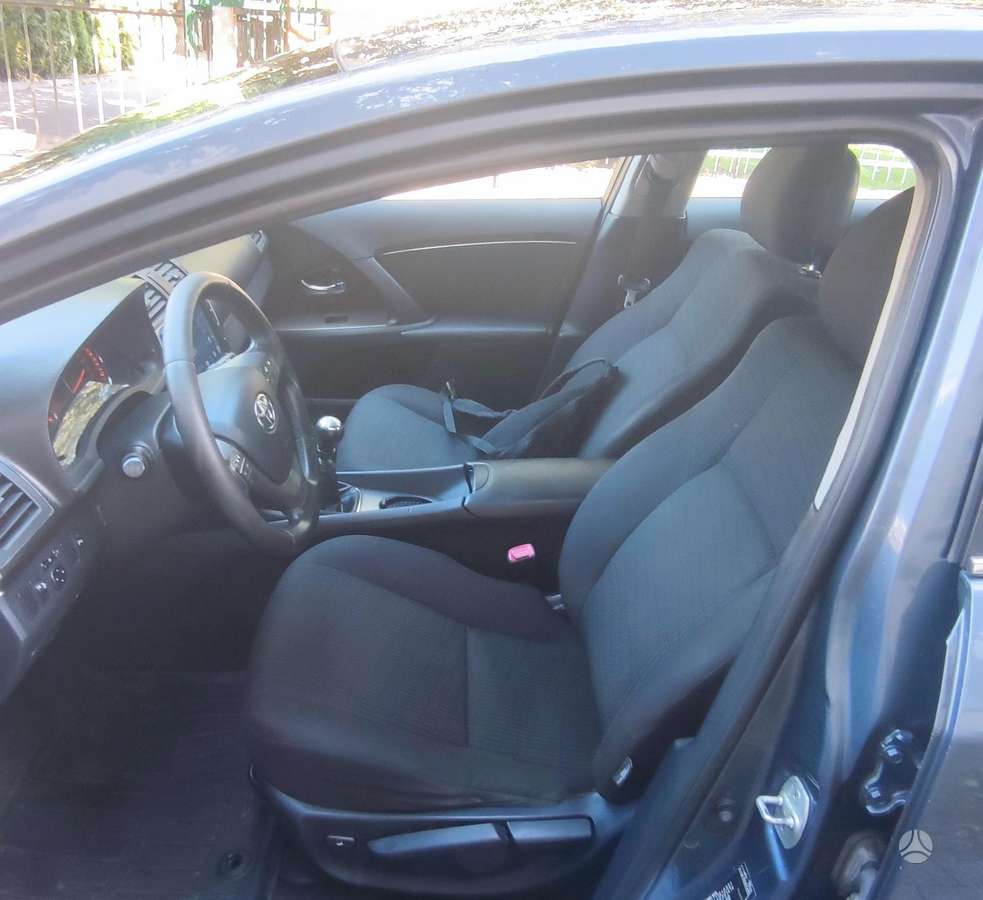Toyota Avensis - 10