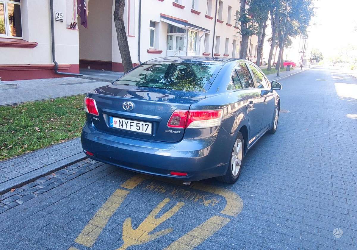 Toyota Avensis - 12