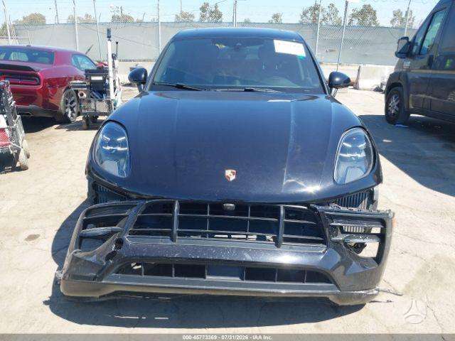 Porsche Macan, off-road / crossover