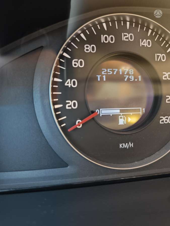 Volvo XC70, 2.4 l., wagon