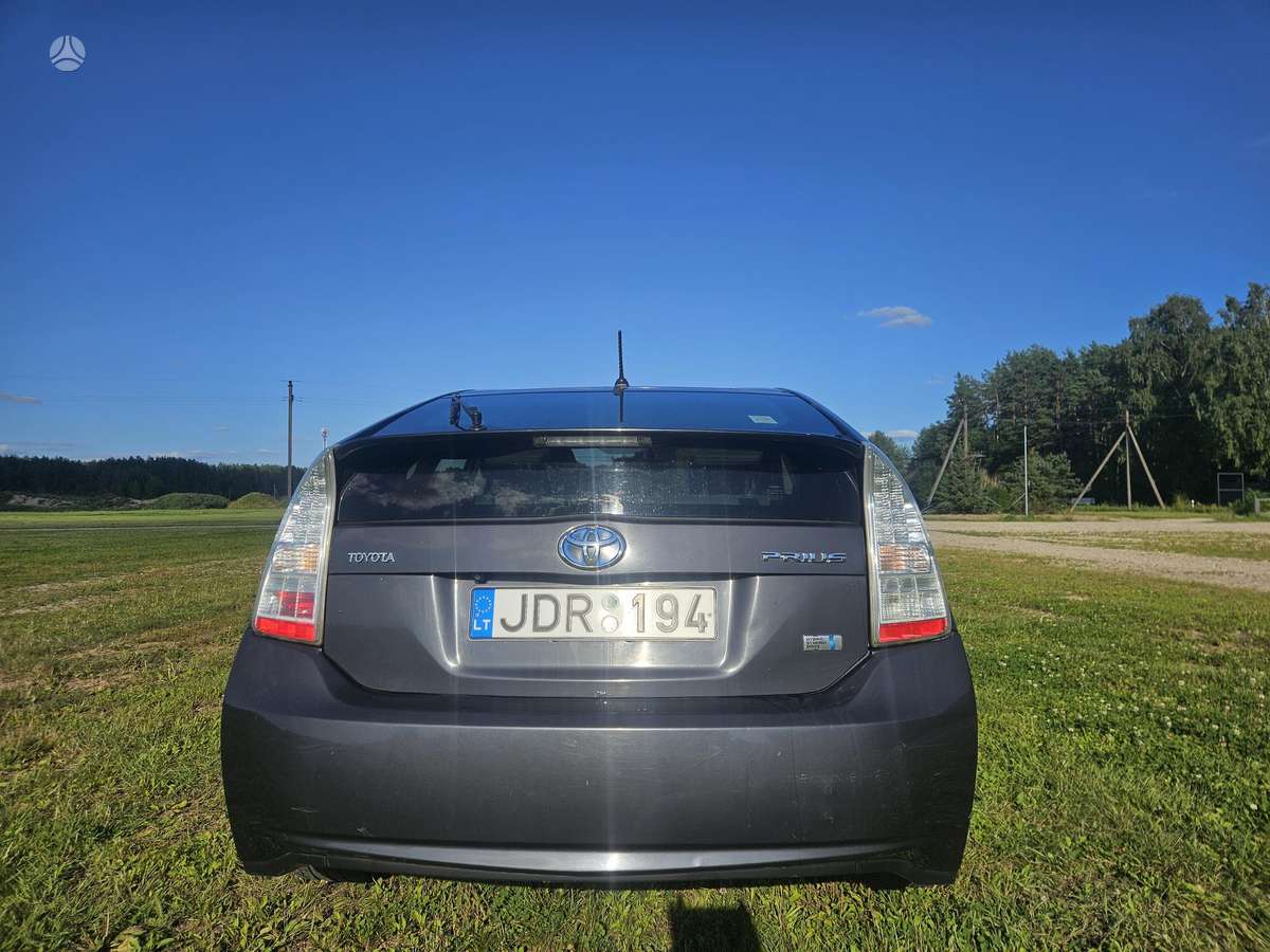 Toyota Prius - 4