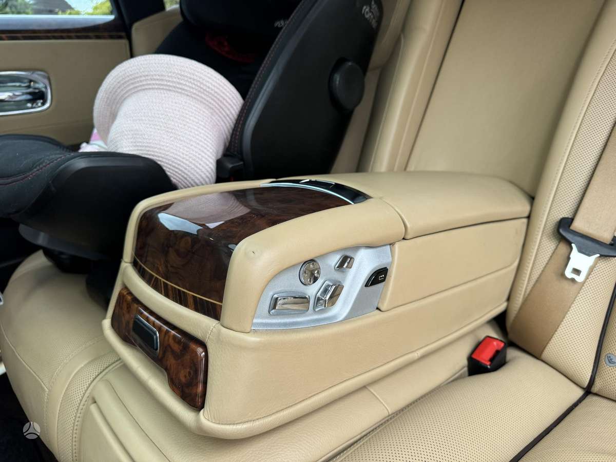 Rolls-Royce Ghost, 6.6 l., sedanas