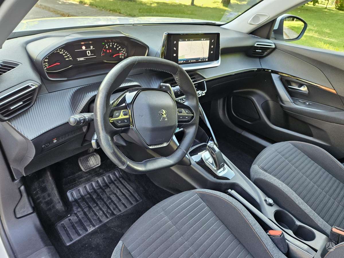 Peugeot 2008 - 8