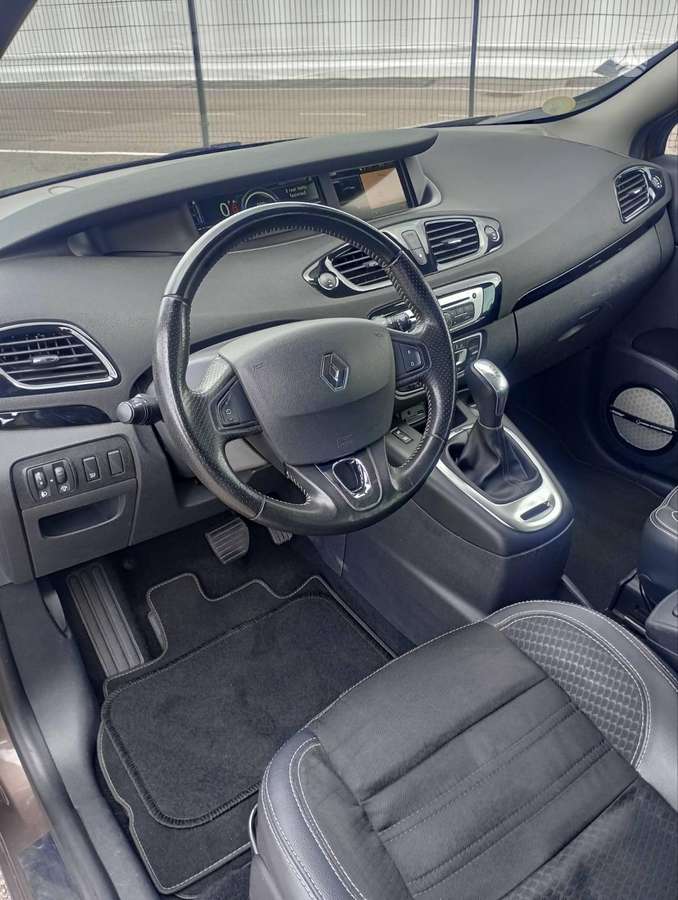 Renault Grand Scenic - 9