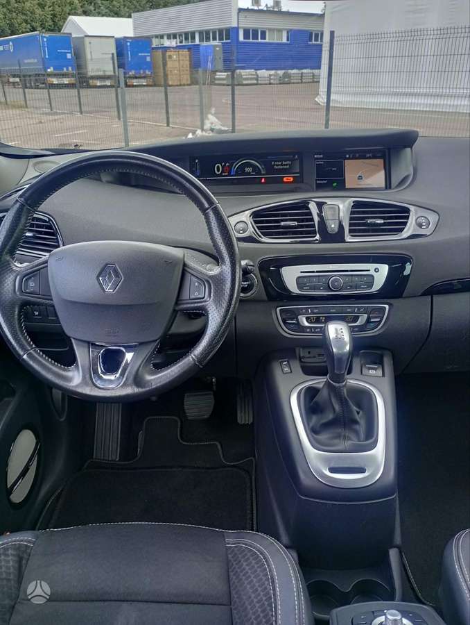 Renault Grand Scenic - 11