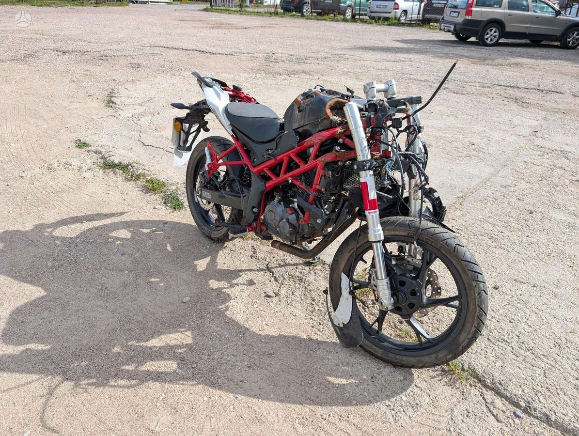 Benelli BN-125, street / classic