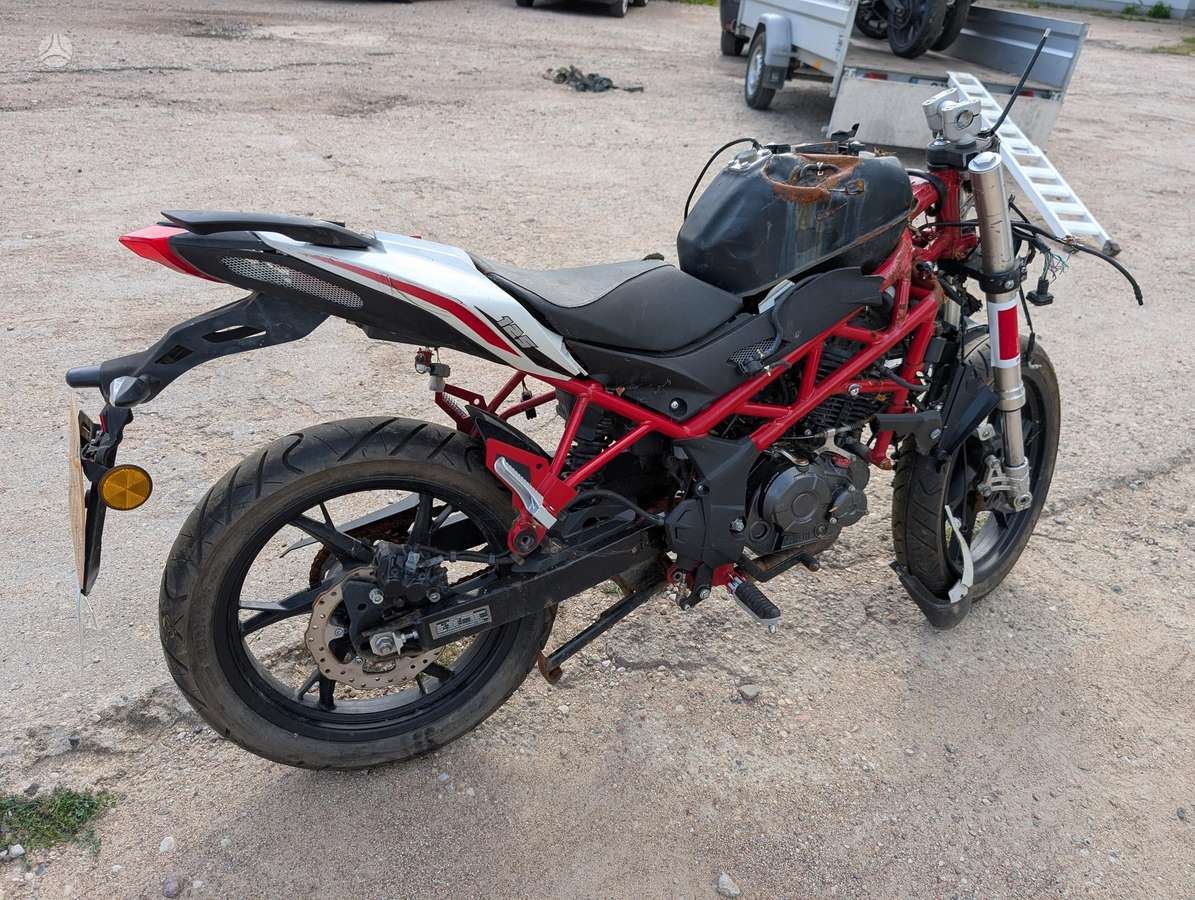 Benelli BN-125, street / classic
