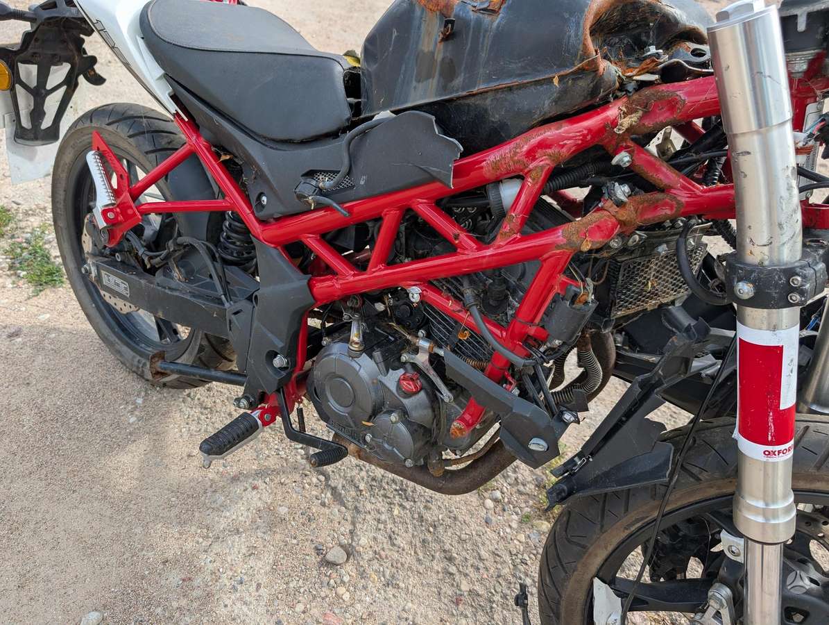 Benelli BN-125, street / classic