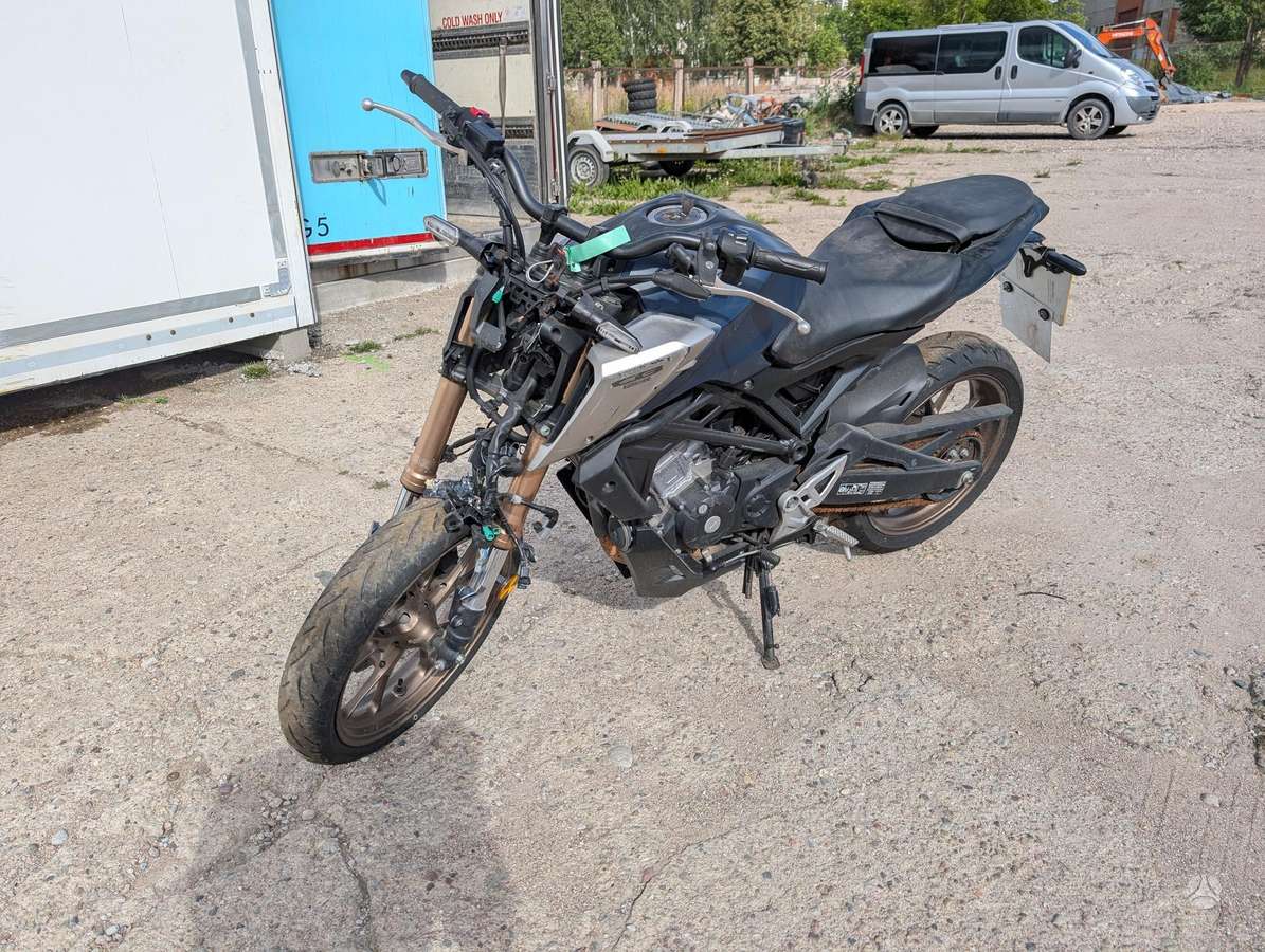 Honda CB, street / classic