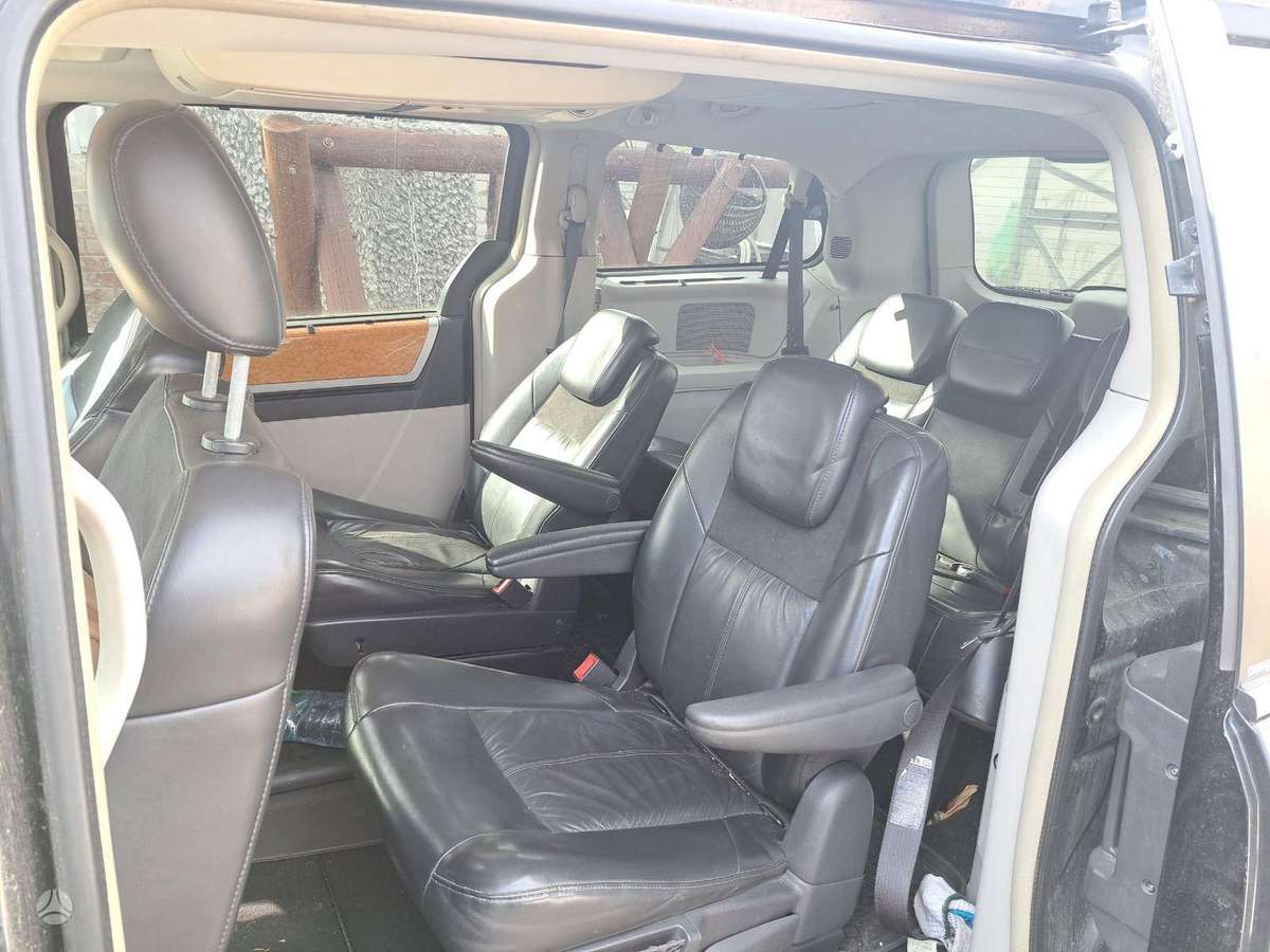 Chrysler Grand Voyager dalimis