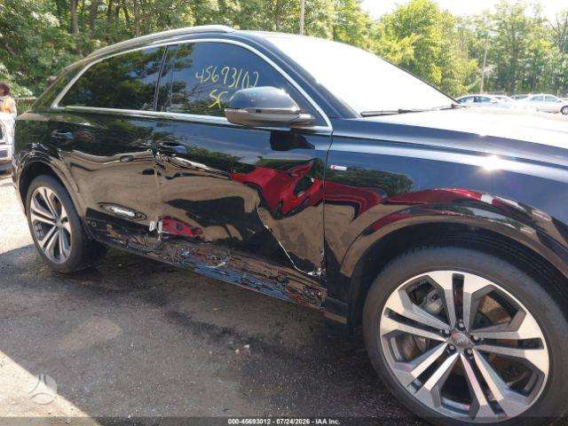 Audi Q8, off-road / crossover