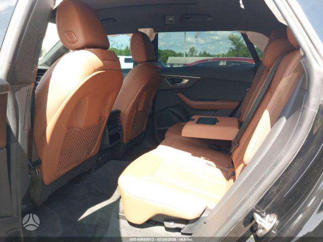 Audi Q8, off-road / crossover