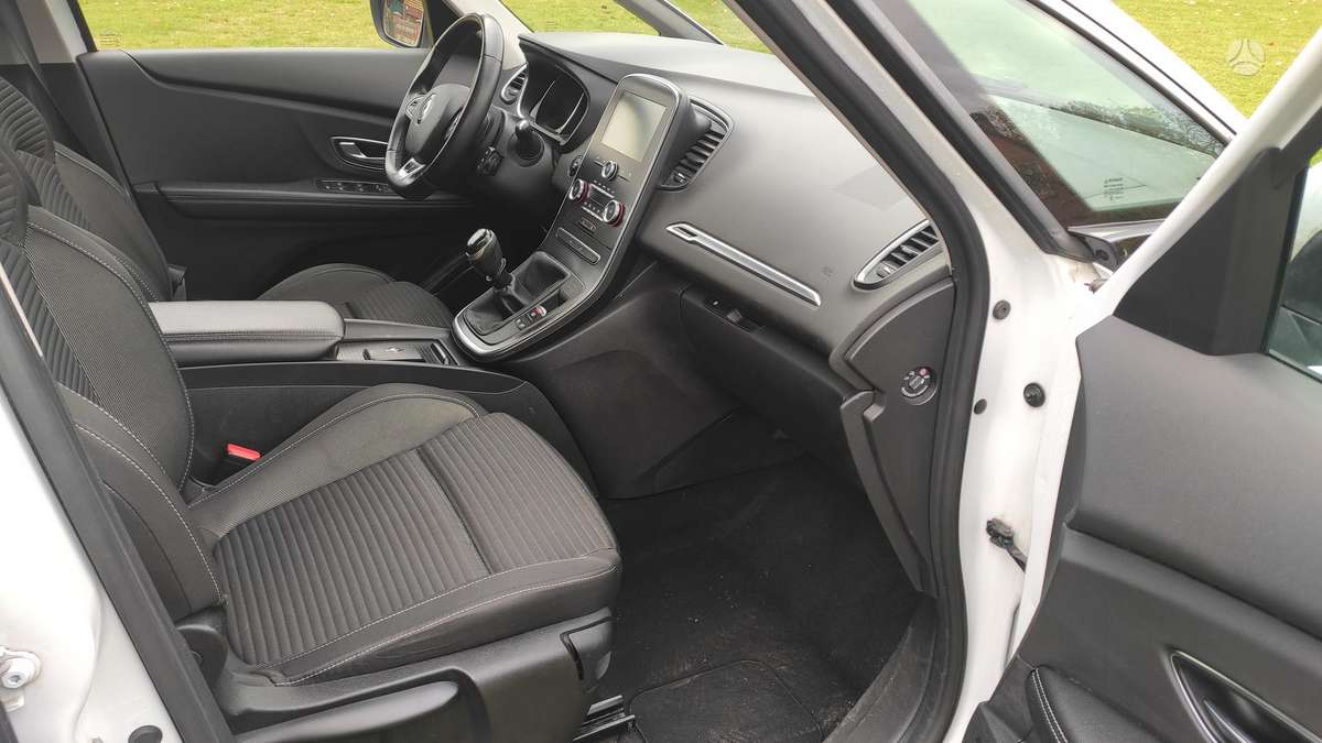 Renault Grand Scenic - 9
