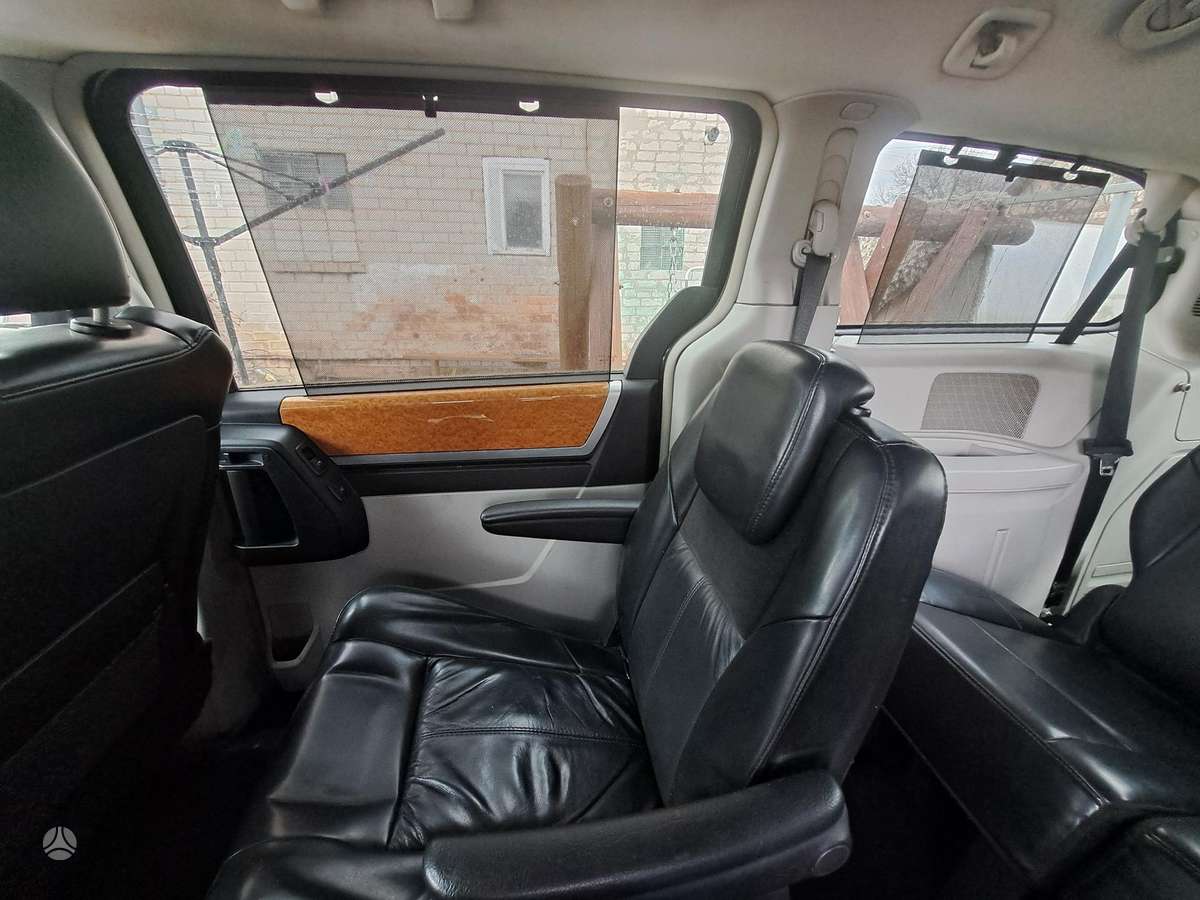 Chrysler Grand Voyager dalimis