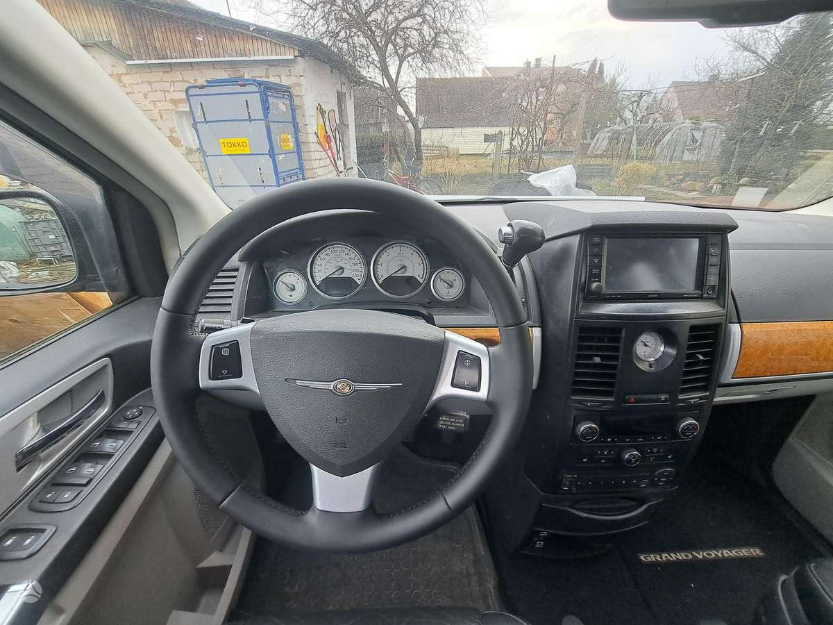 Chrysler Grand Voyager dalimis