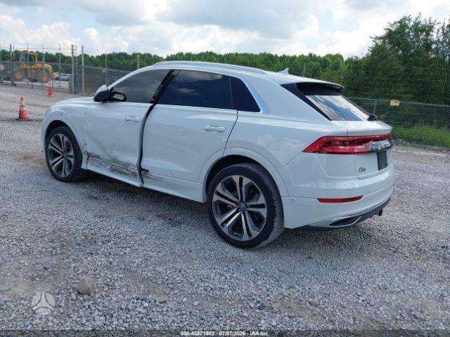 Audi Q8, off-road / crossover