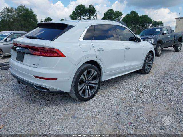 Audi Q8, off-road / crossover