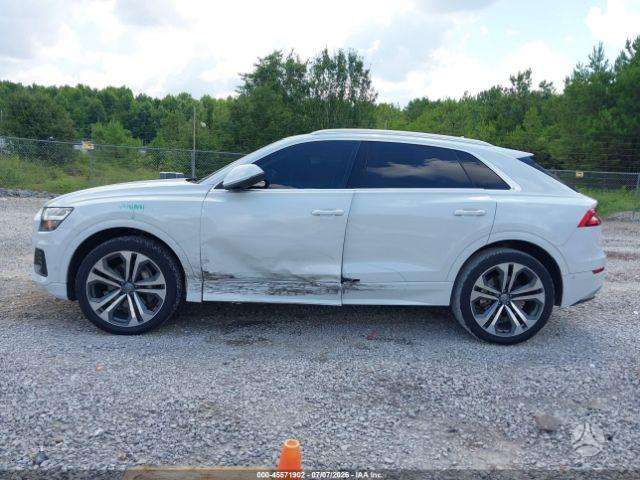 Audi Q8, off-road / crossover