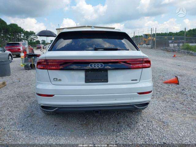 Audi Q8, off-road / crossover