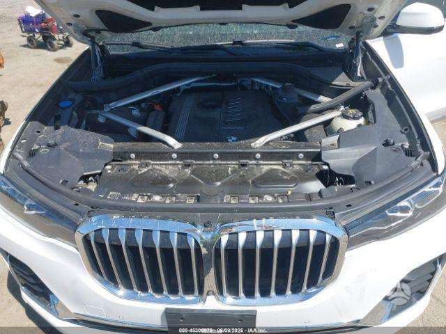 BMW X7, off-road / crossover