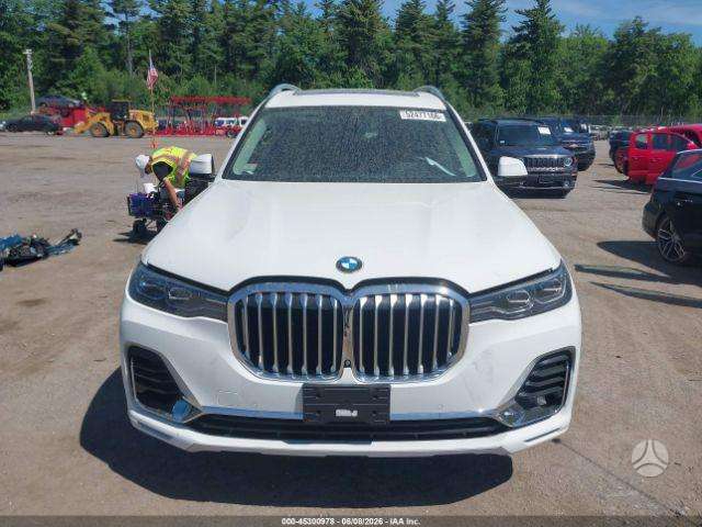 BMW X7, off-road / crossover