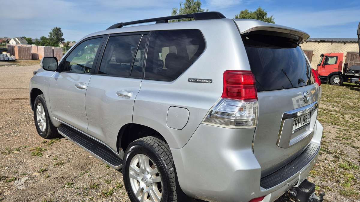 Toyota Land Cruiser - 2