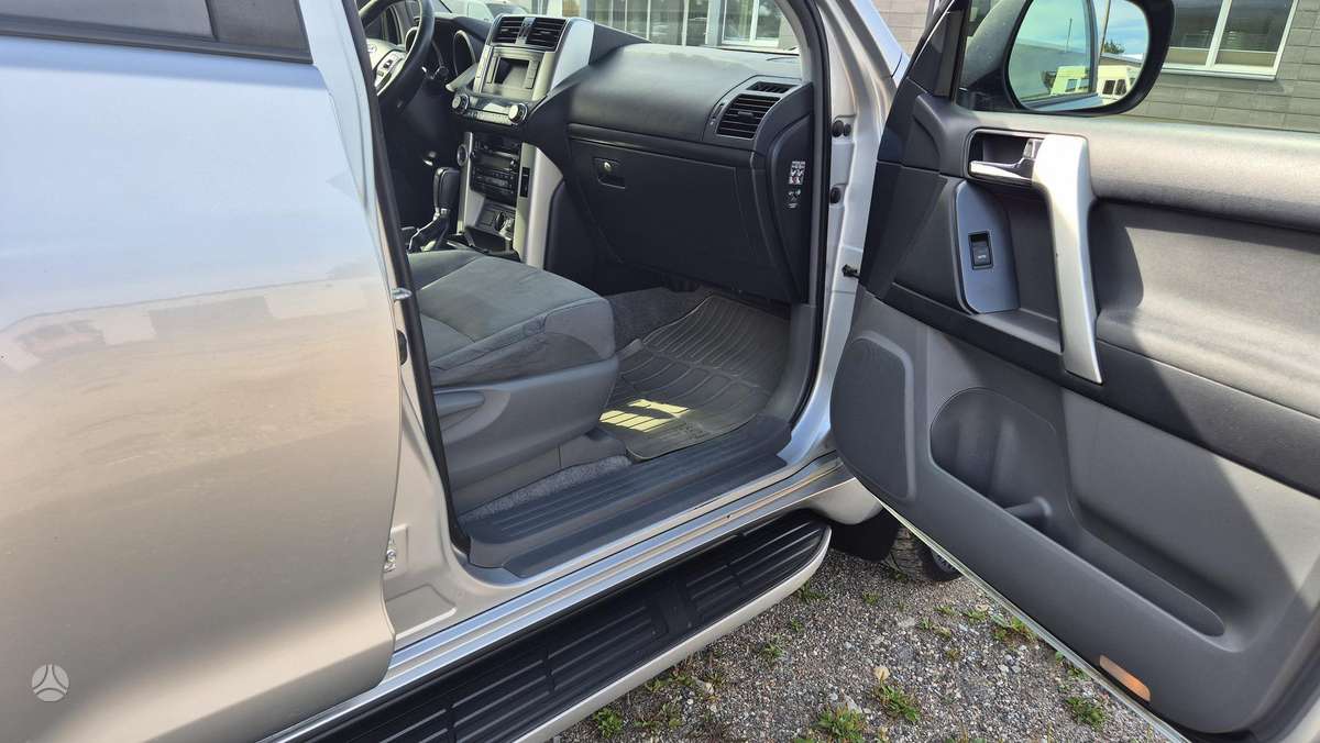 Toyota Land Cruiser - 6