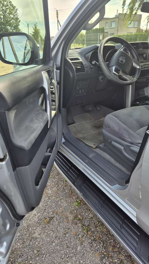 Toyota Land Cruiser - 7