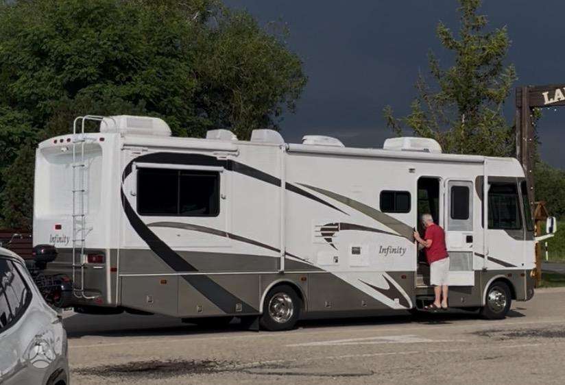 Ford FOUR WINDS, campers